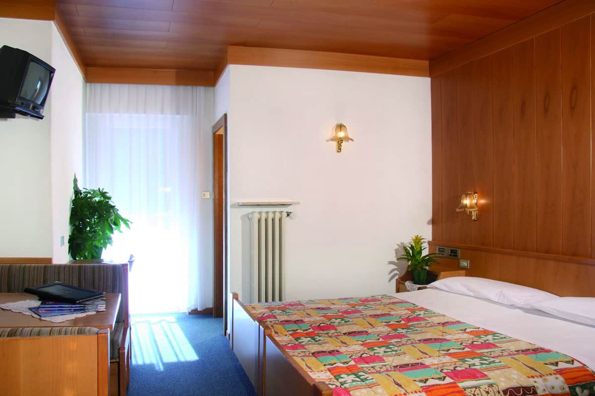 In-room safe, WiFi