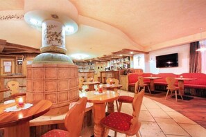 Se sirven cenas y cocina local