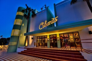 住宿正面 - 傍晚/夜晚