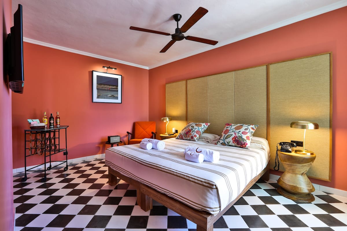 Ropa de cama de alta calidad, minibar, caja fuerte y wifi gratis