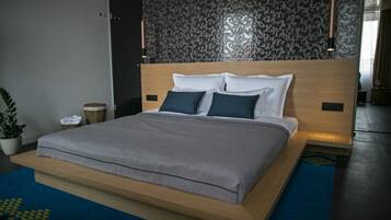Double Room (Luxury Double Room with Square View) | Premium bedding, minibar, free WiFi, bed sheets