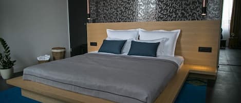 Double Room (Luxury Double Room with Square View) | Premium bedding, minibar, WiFi (free), bed sheets