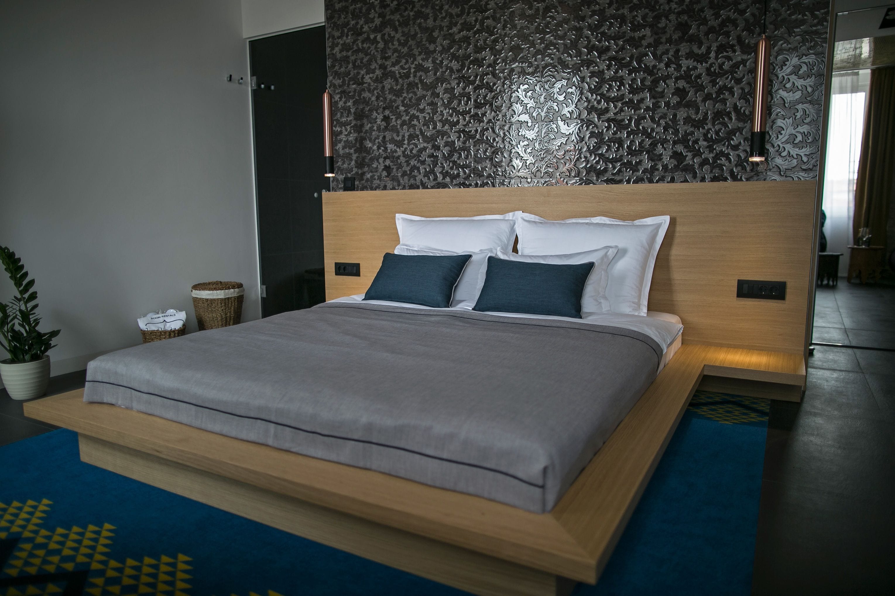 Ropa de cama de alta calidad, minibar, wifi gratis y ropa de cama 
