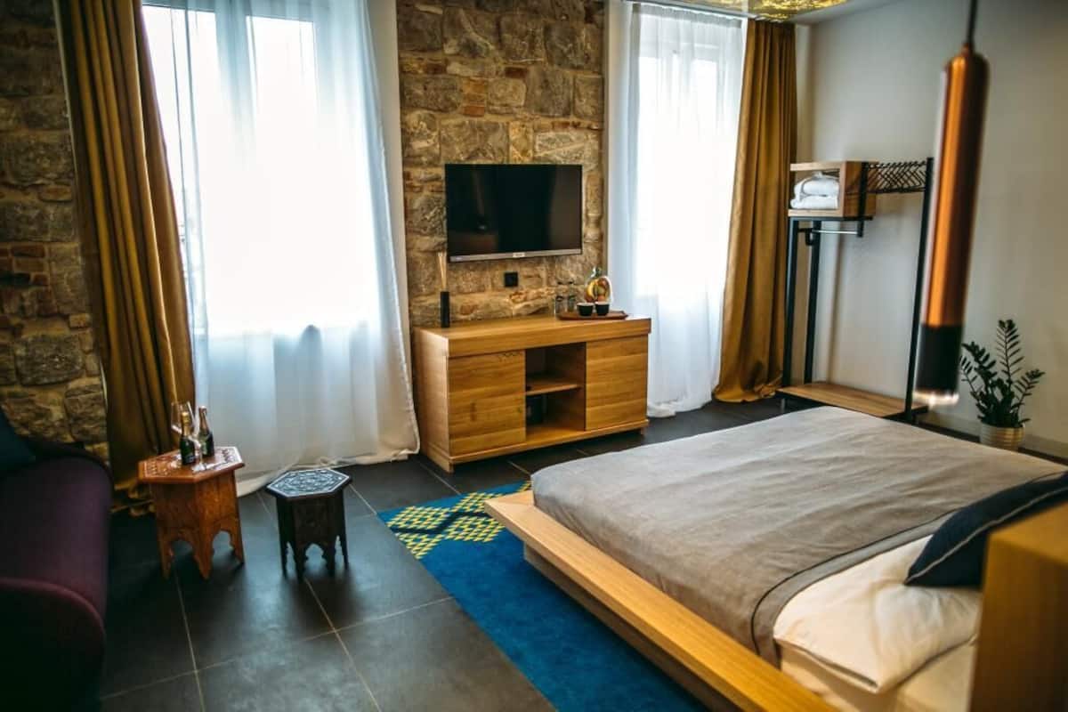 ダブルルーム (Luxury Double Room with Square View) | 高級寝具、ミニバー、WiFi (無料)、ベッドシーツ