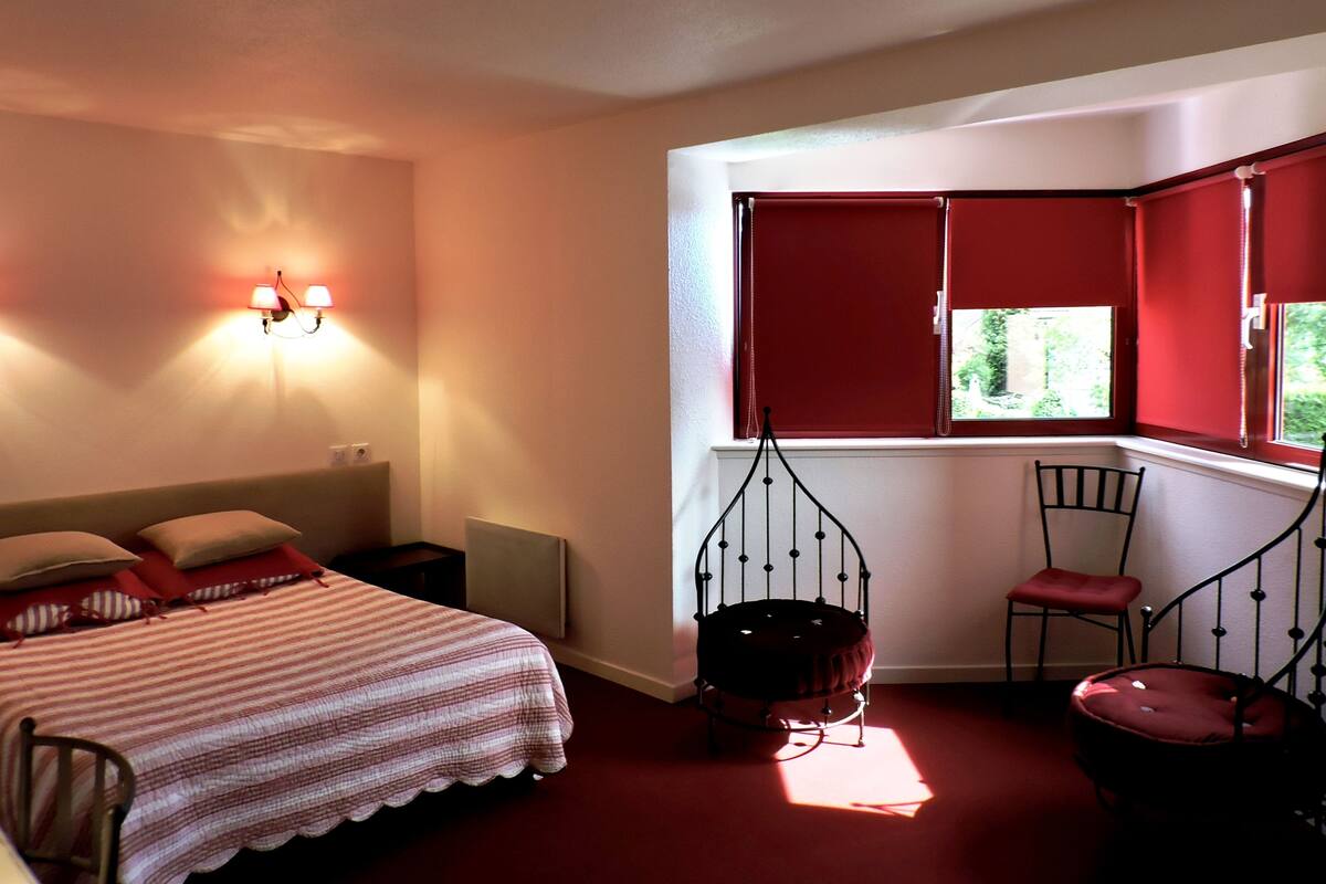Standard Double Room | Desk, cribs (free), WiFi (free), bed sheets
