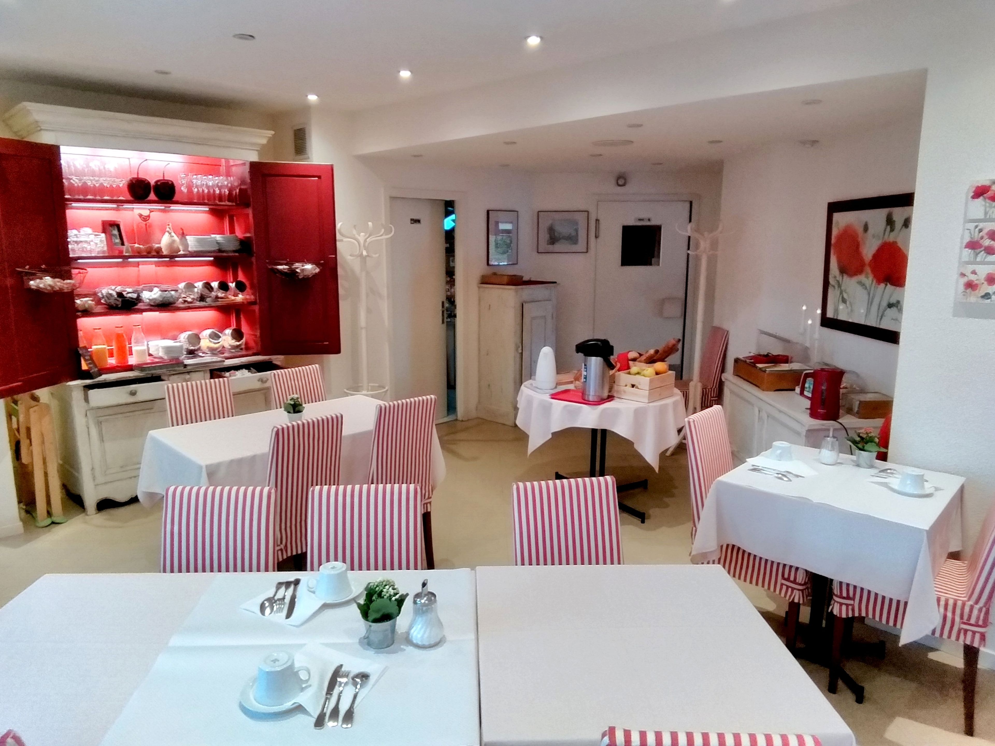 daily buffet breakfast (eur 9.00 per person)