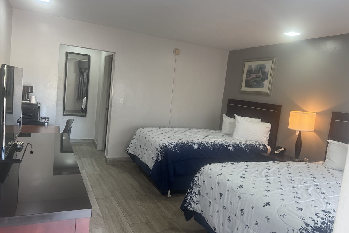 classic room, 2 double beds, non smoking | desk, free wifi, bed sheets