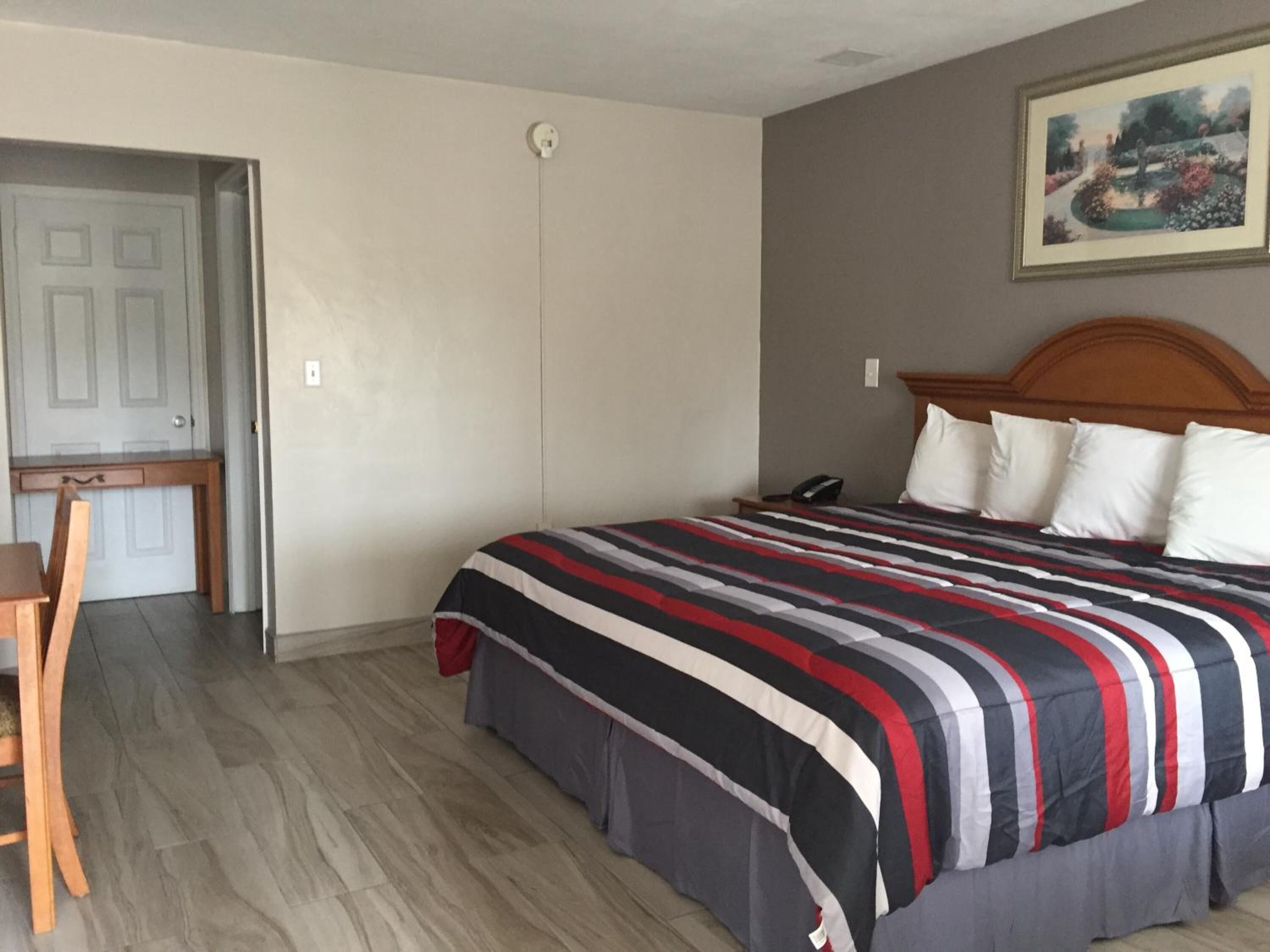 desk, free wifi, bed sheets