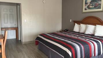 Escritorio, wifi gratis y ropa de cama