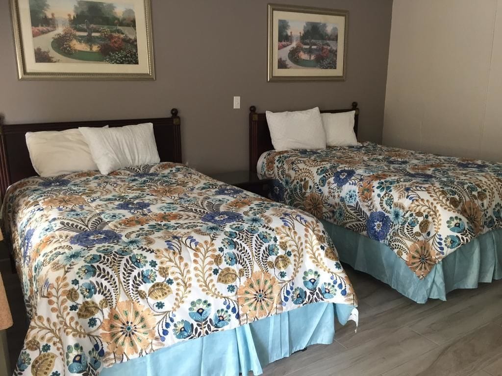 classic room, 2 double beds, non smoking | desk, free wifi, bed sheets