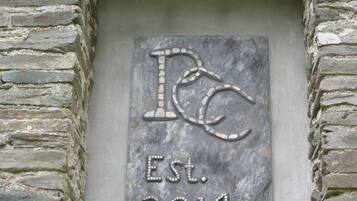 A stone plaque with a logo and establishment year.