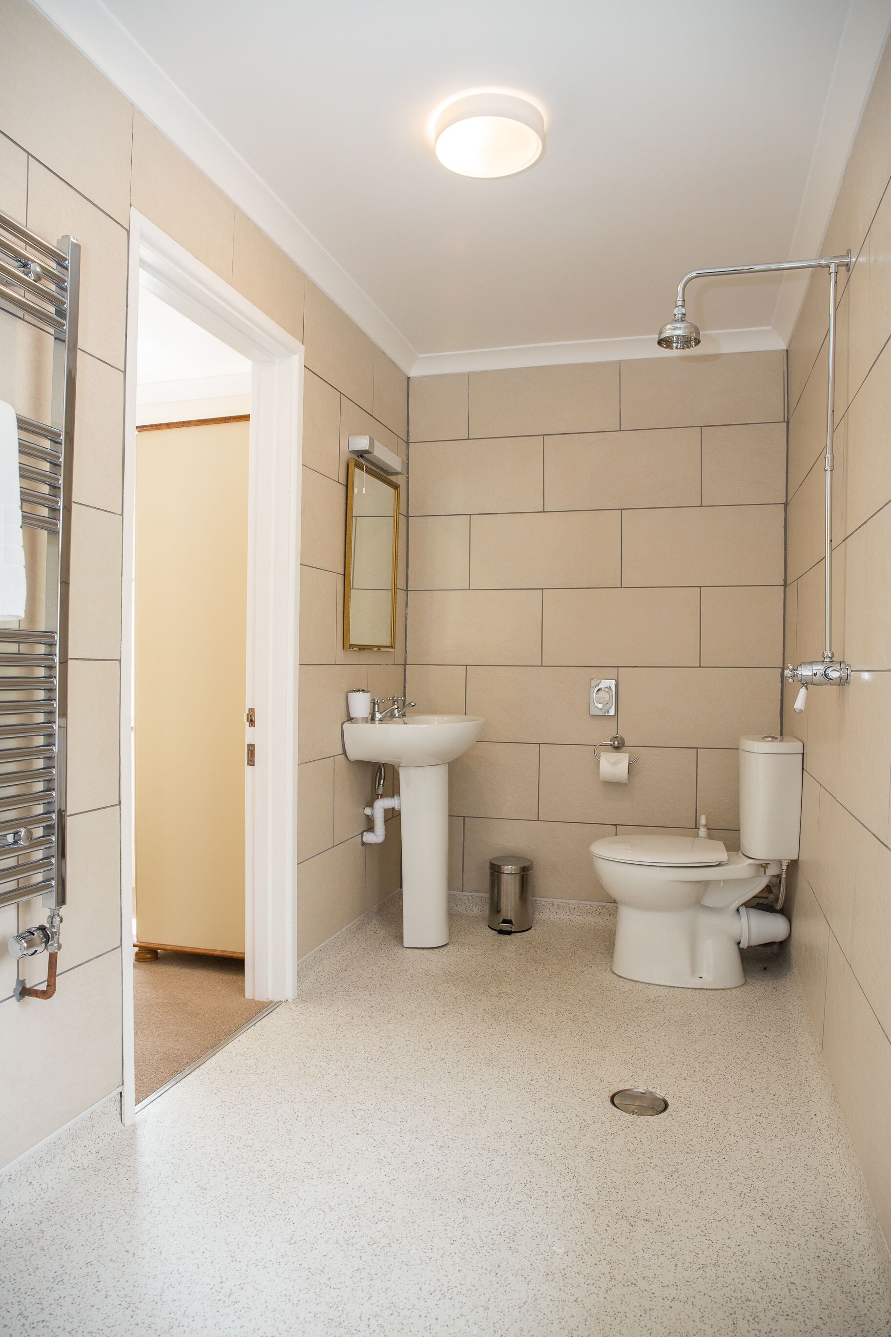 Classic Cottage, Accessible, Courtyard View (Pendragon Cottage Llamrai) | Bathroom