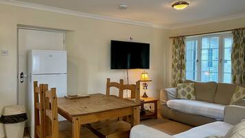 Classic Cottage, Accessible, Courtyard View (Pendragon Cottage Llamrai) | Lounge