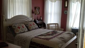 Suite Exclusive, 1 grand lit, salle de bains privée, cÎté montagne | Literie de qualité supérieure, bureau, fer et planche à repasser