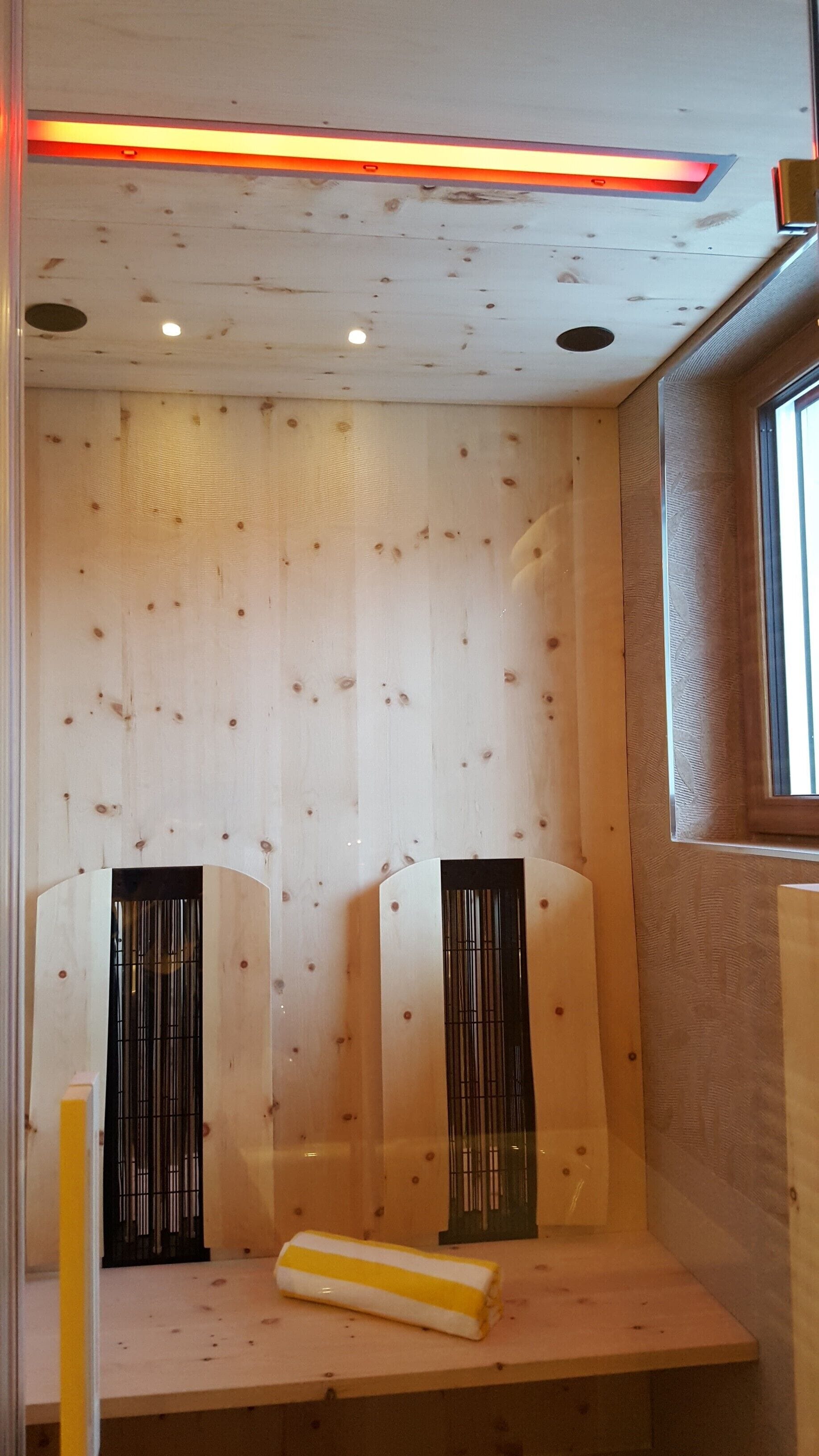 honeymoon studio suite | bathroom | free toiletries, hair dryer, bathrobes, towels