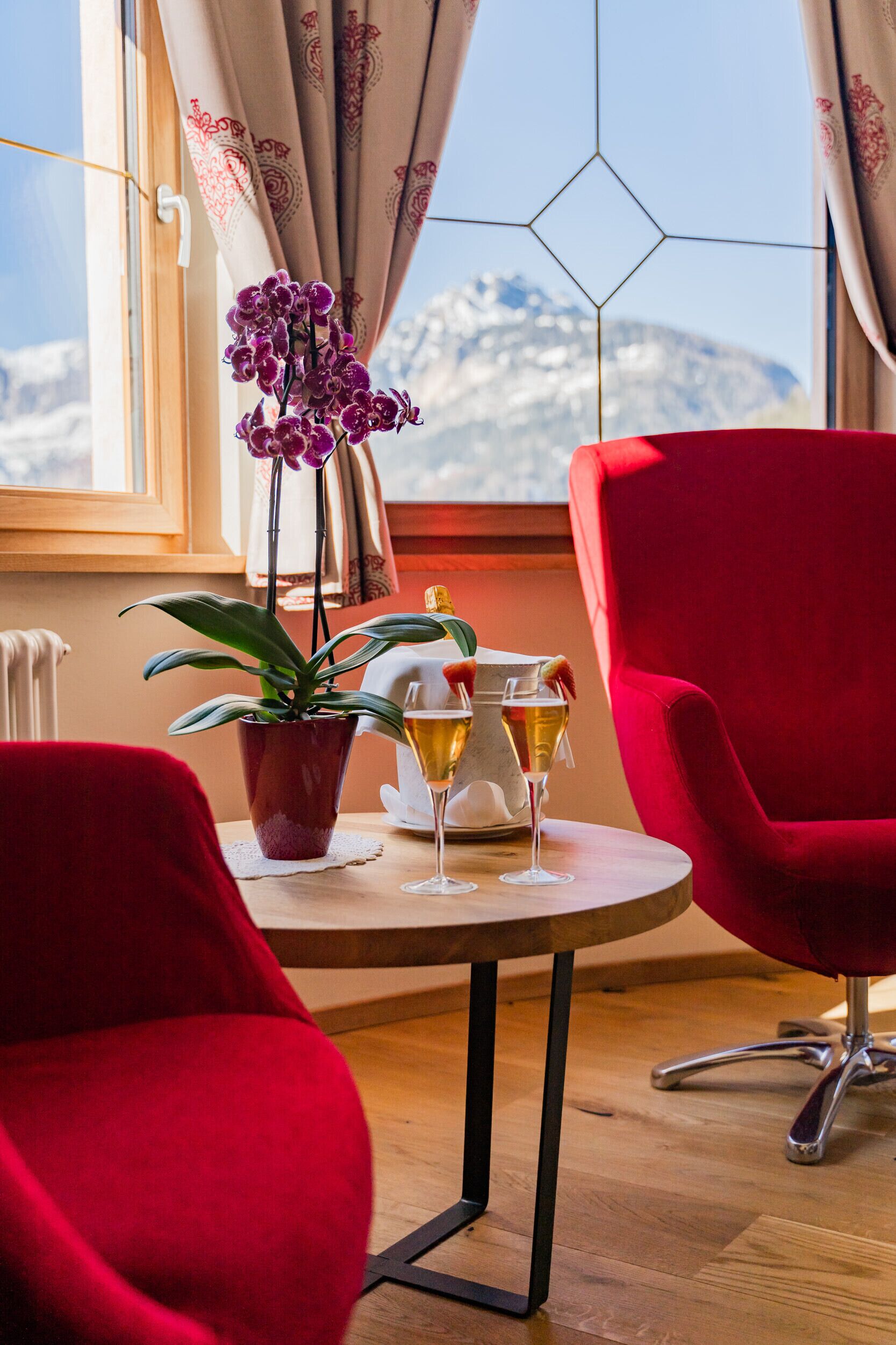 Romantik-studiosuite | Opholdsområde | Fladskærms-tv