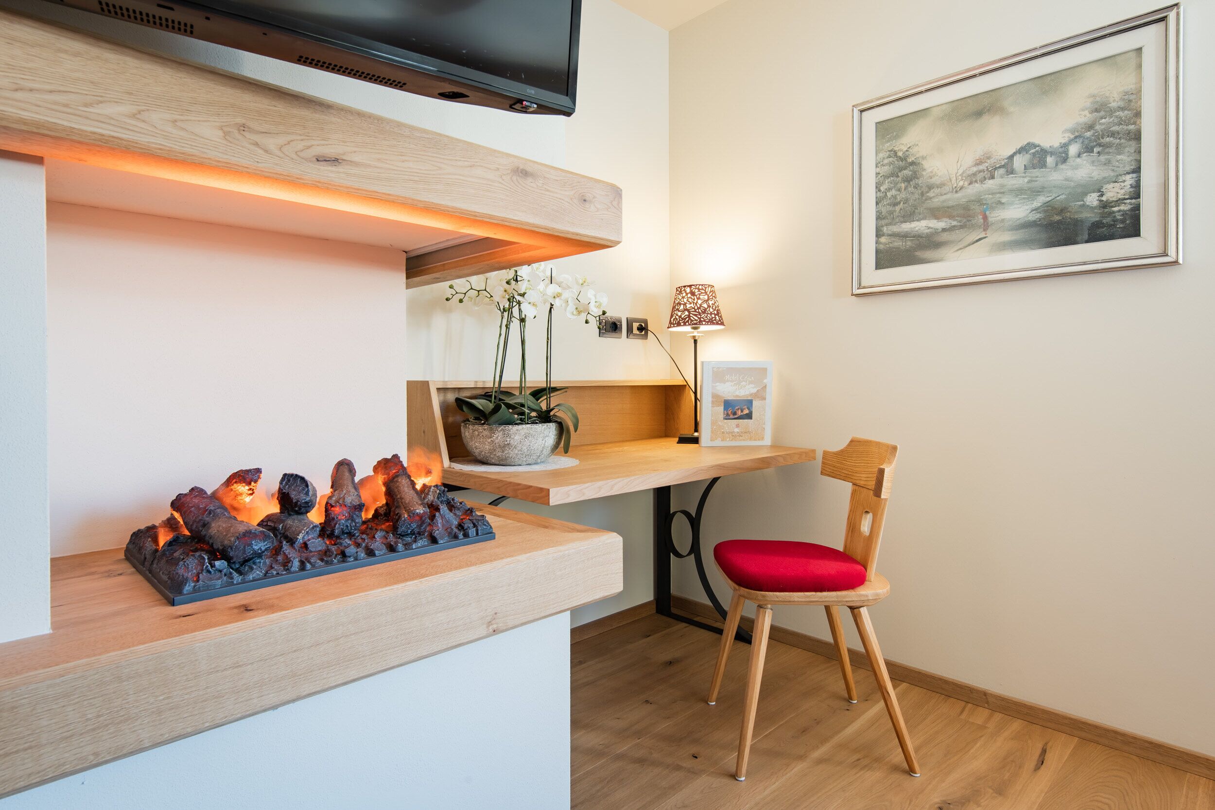 honeymoon studio suite | living area | flat-screen tv