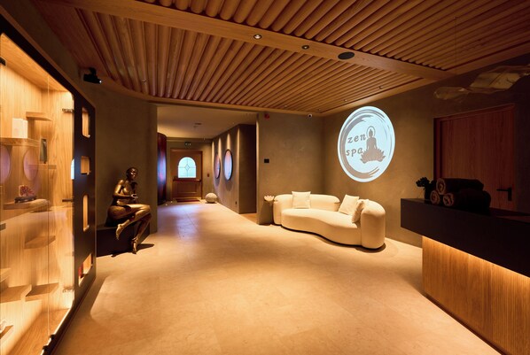 Sauna, hot tub, steam room