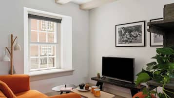 Studio suite | In-room safe, laptop workspace, blackout drapes, soundproofing