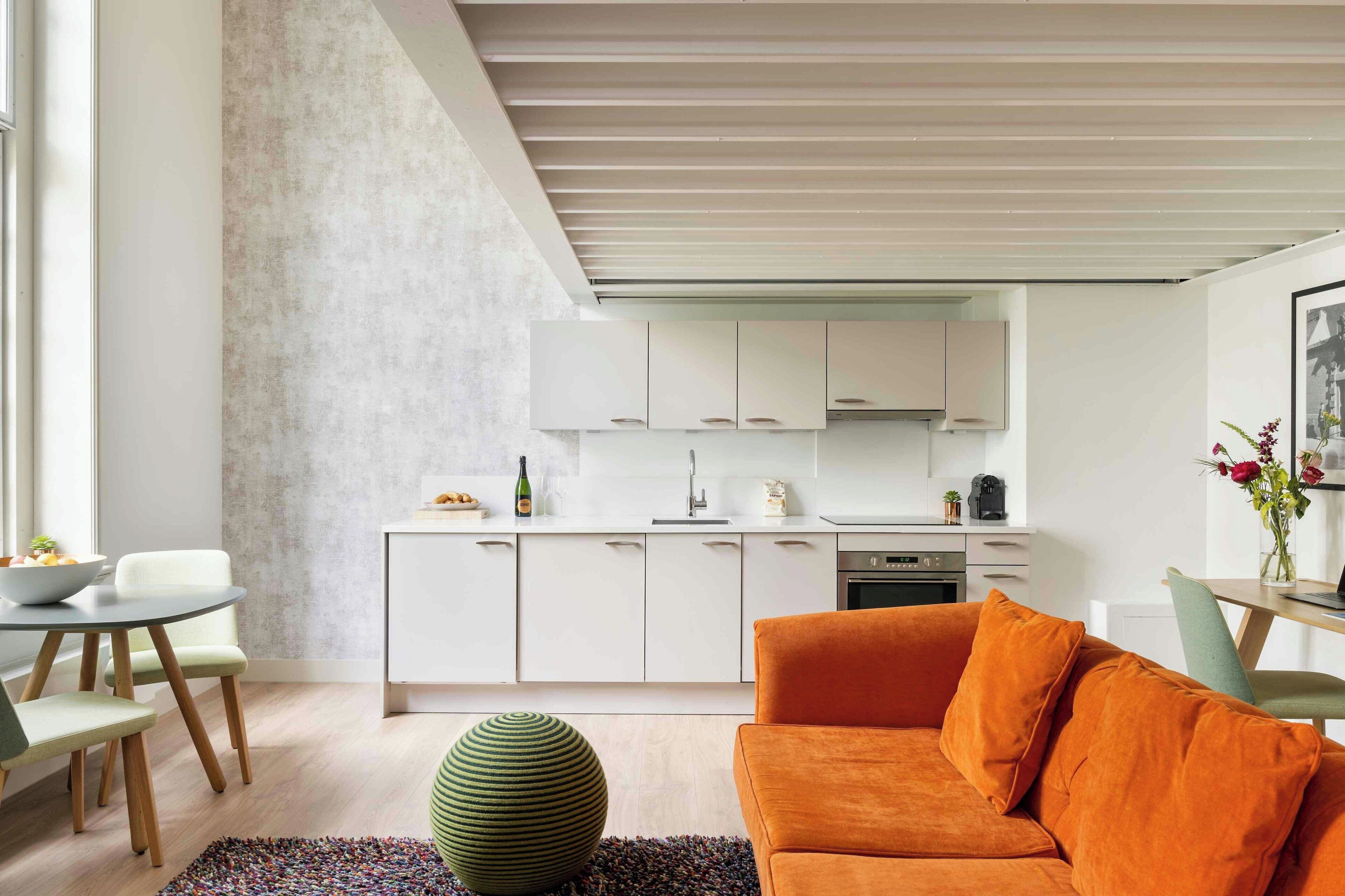 One-bedroom suite | Private kitchen | Fridge, microwave, oven, stovetop