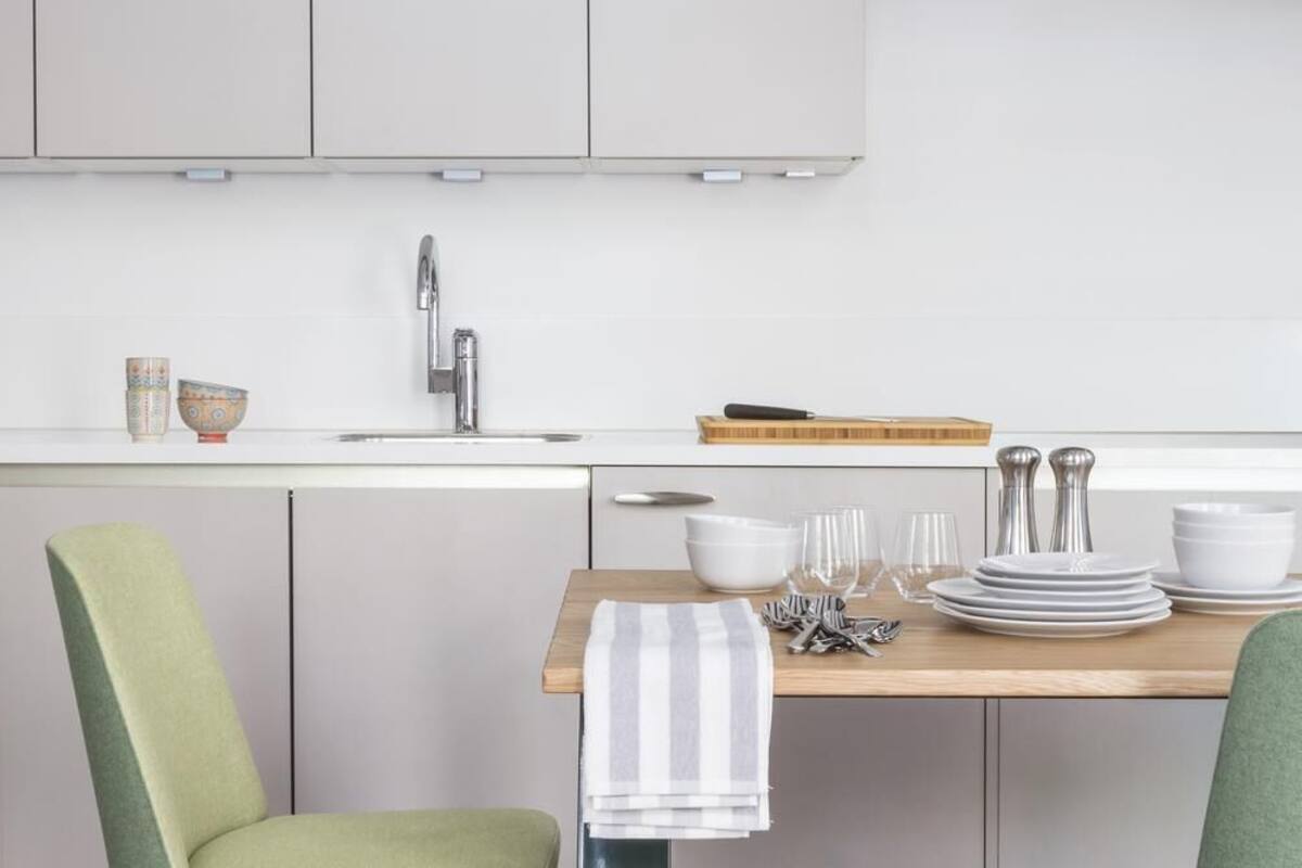 Cocina privada | Cafetera y tetera, refrigerador, microondas y horno