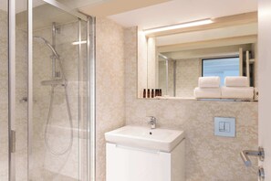 Apartment, 3 Schlafzimmer, Zwischengeschoss | Badezimmer | Kostenlose Toilettenartikel, Haartrockner, Handtücher, Seife