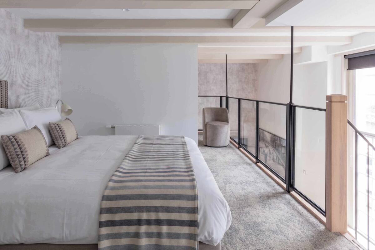 Three-bedroom suite | In-room safe, laptop workspace, blackout drapes, soundproofing