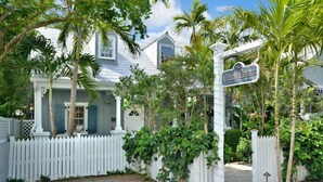 Unclassified image, 5 of 7, button - Center Court Key West (Key West)
