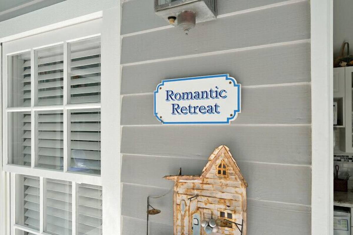 Premium Cottage, 1 King Bed, Non Smoking (Romantic Retreat) | WiFi (free)