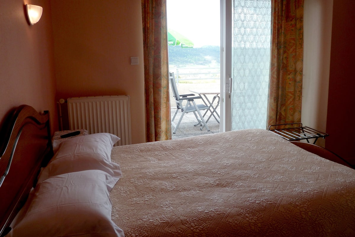 Standard Double Room | Desk, free WiFi