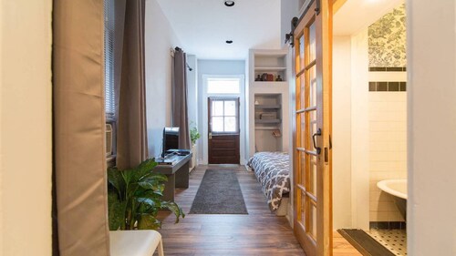 Capitol Hill Cozy 1 Bedroom, Deck, near Capitol, Eastern Market, Free Parking