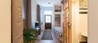 Capitol Hill Cozy 1 Bedroom, Deck, near Capitol, Eastern Market, Free Parking