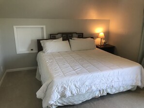 3 slaapkamers, een strijkplank/strijkijzer, gratis wifi, beddengoed