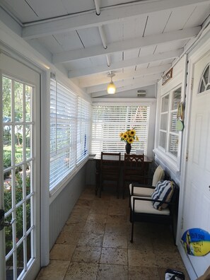 Interior -  BEAUTIFUL PRIVATE COTTAGE   (Lake Worth)