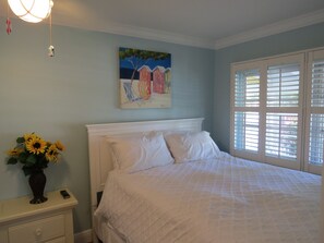 2 soverom, skrivebord, strykejern/-brett og wi-fi (inkludert)