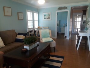 Smart TV, stereo -  BEAUTIFUL PRIVATE COTTAGE   (Lake Worth)