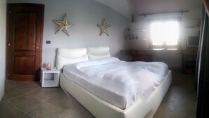 2 slaapkamers, een strijkplank/strijkijzer, wifi, beddengoed