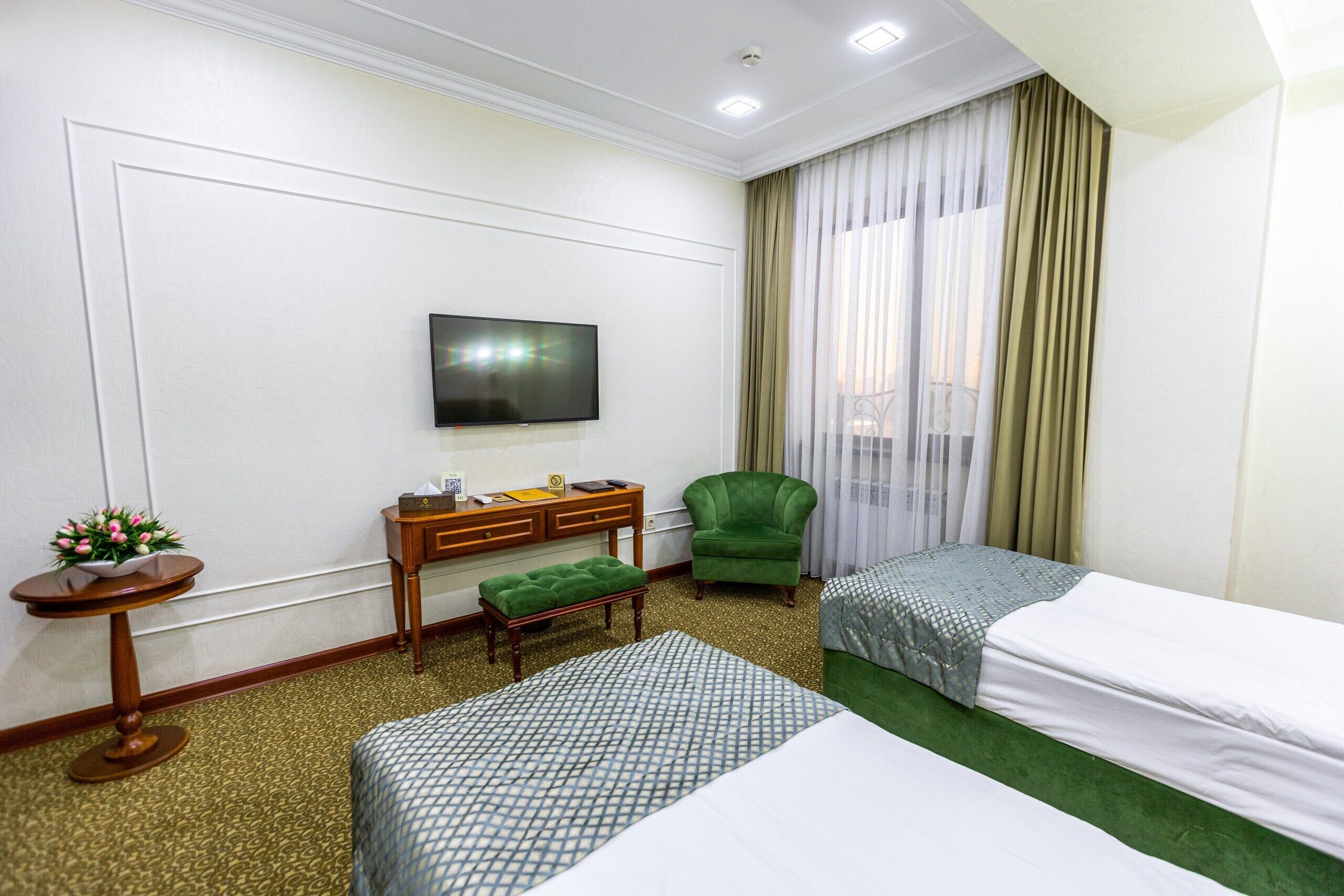 standard twin room | 1 bedroom, minibar, in-room safe, individually furnished