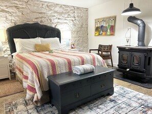 1 soverom, strykejern/-brett, wi-fi (inkludert) og sengetøy