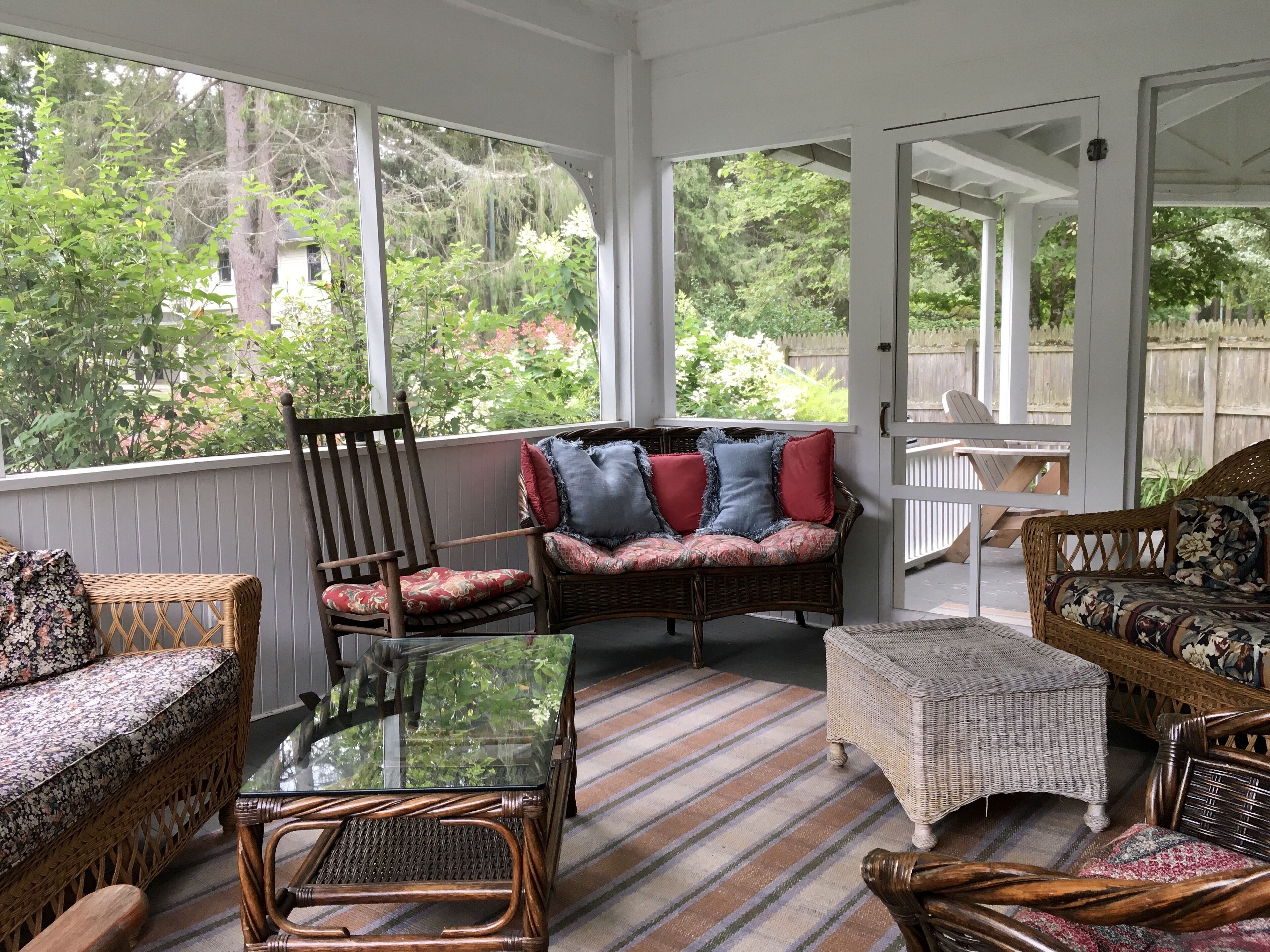  Front House Beautiful Screened porch