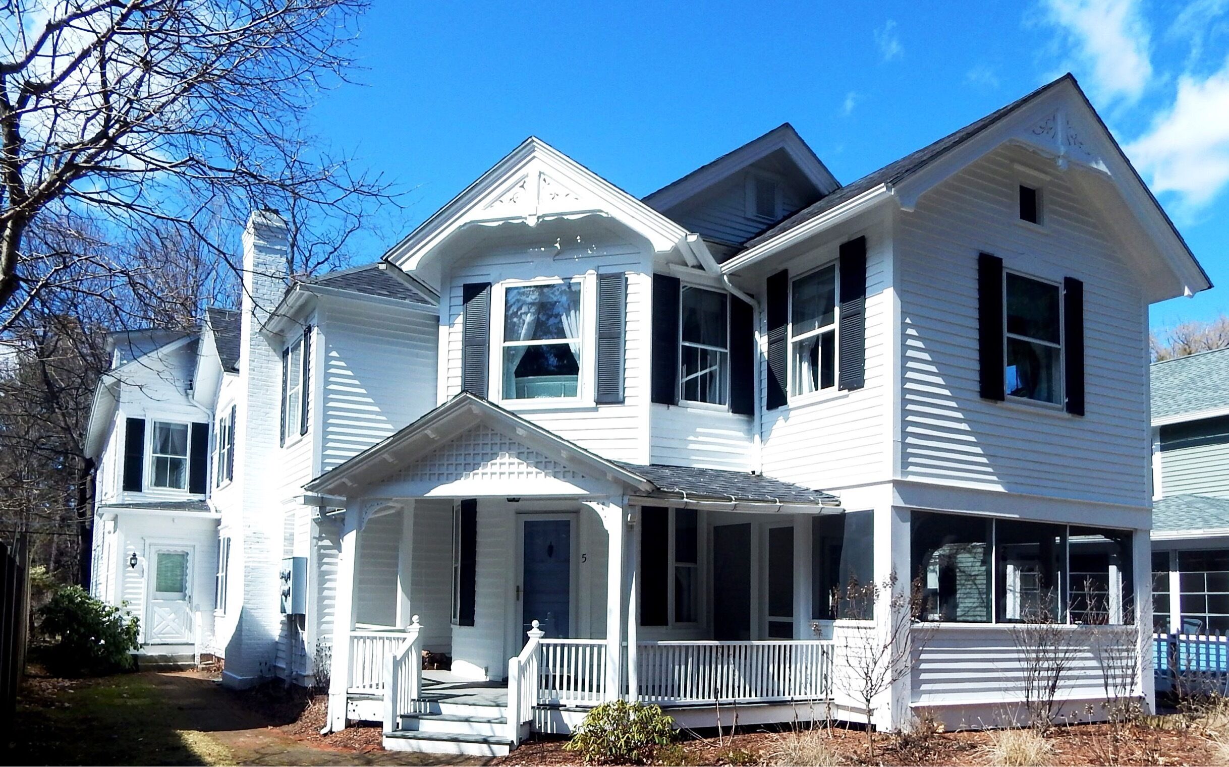 In-Town Victorian 5 Bd Front House &/or 6 Bd Back House w/Beach Rights, Skiing