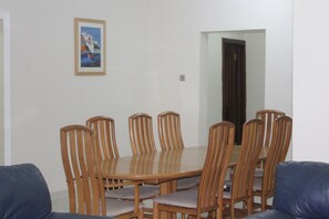 Apartment, 3 Bedrooms | In-room dining - Evergreen Apartments (Adenta)