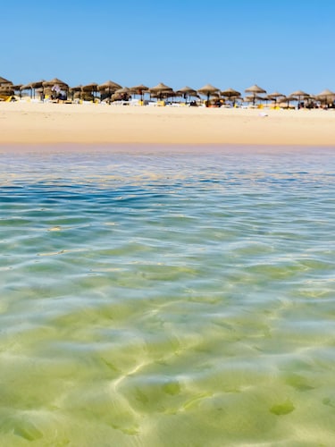 T2 Terrace, Wifi, Air Conditioning and Swimming Pool - Comfortable and Relaxing Holiday