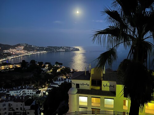 Beautiful apartment overlooking the sea. The Herradura from Malaga. A paradise