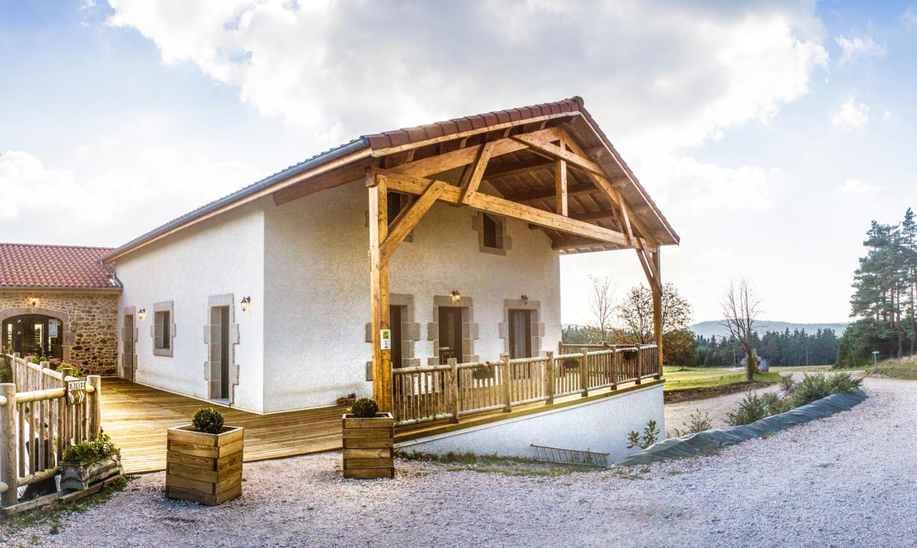 المنشأة من الخارج