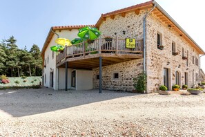 Front of property - Logis Auberge des Myrtilles (Saint-Bonnet-le-Froid)