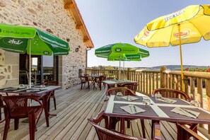 Lunch and dinner served, Regional cuisine - Logis Auberge des Myrtilles (Saint-Bonnet-le-Froid)