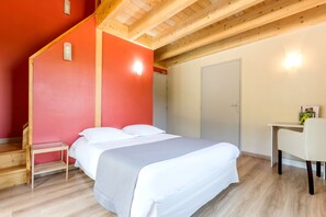 Habitació doble Comfort | Decoració individual, mobiliari individual, escriptori i wifi gratuïta 