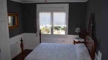 3 slaapkamers, een bureau, een strijkplank/strijkijzer, gratis wifi