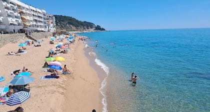 Detached house with sea views. Near Barcelona and Costa Brava.